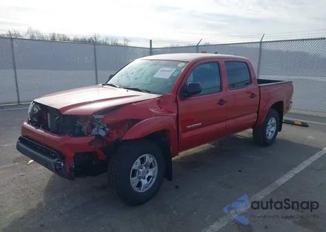 2015 Toyota Tacoma Base V6 z USA, uszkodzony, nr VIN 3TMLU4EN9FM203729